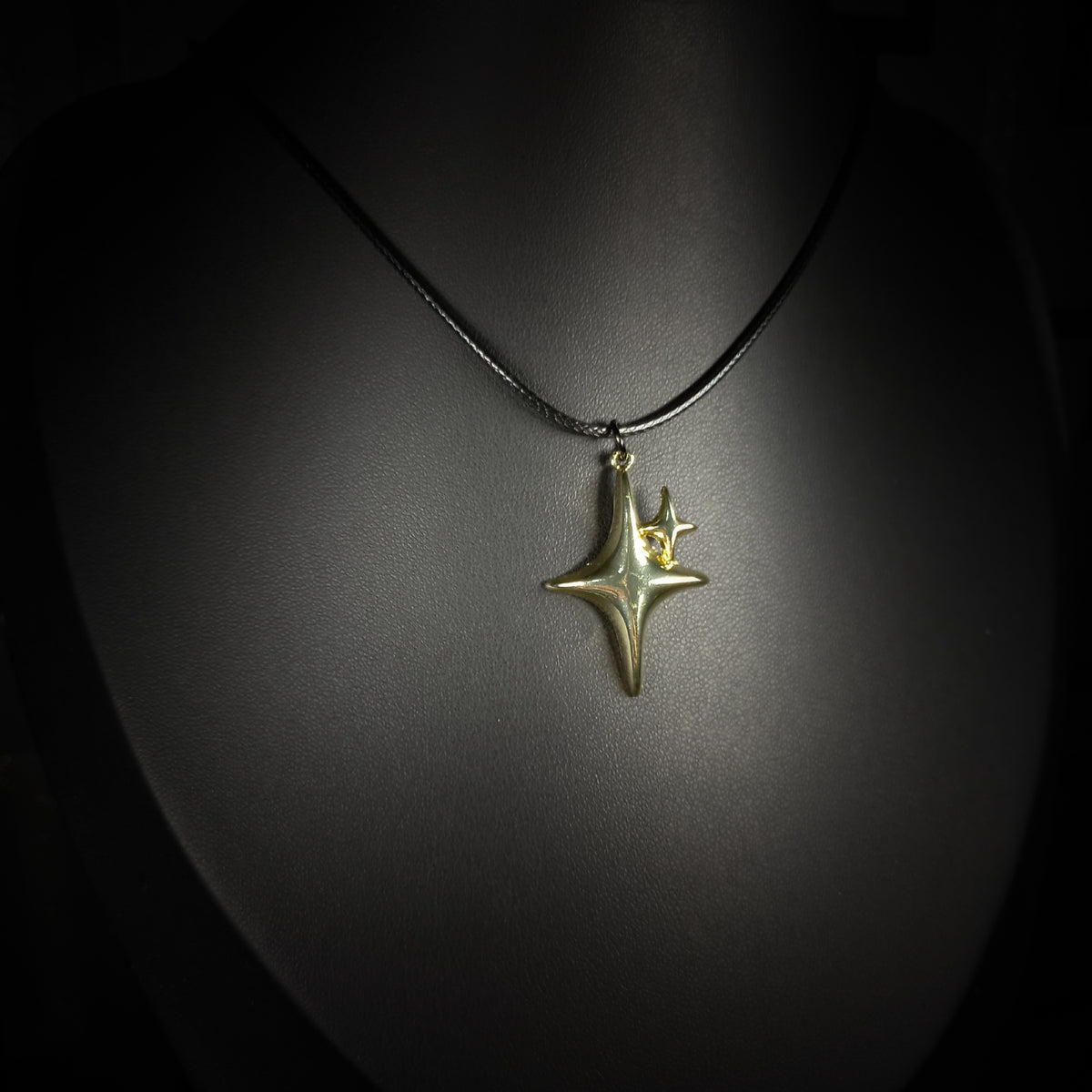 Collier Céleste Doré à Double Étoile