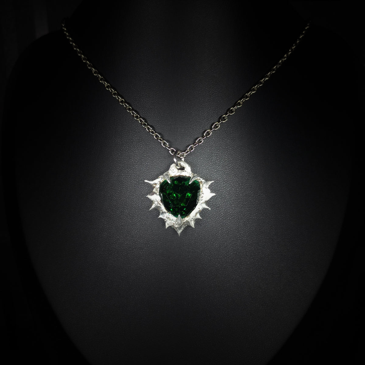 Collier en Étain & Pierre Verte Facettée