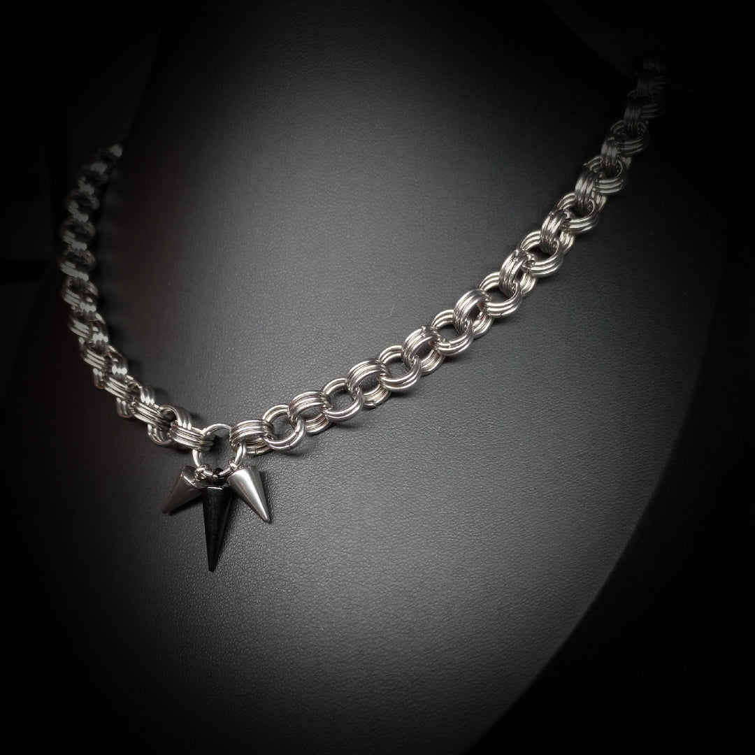 Collier Midnight – Triad of Darkness