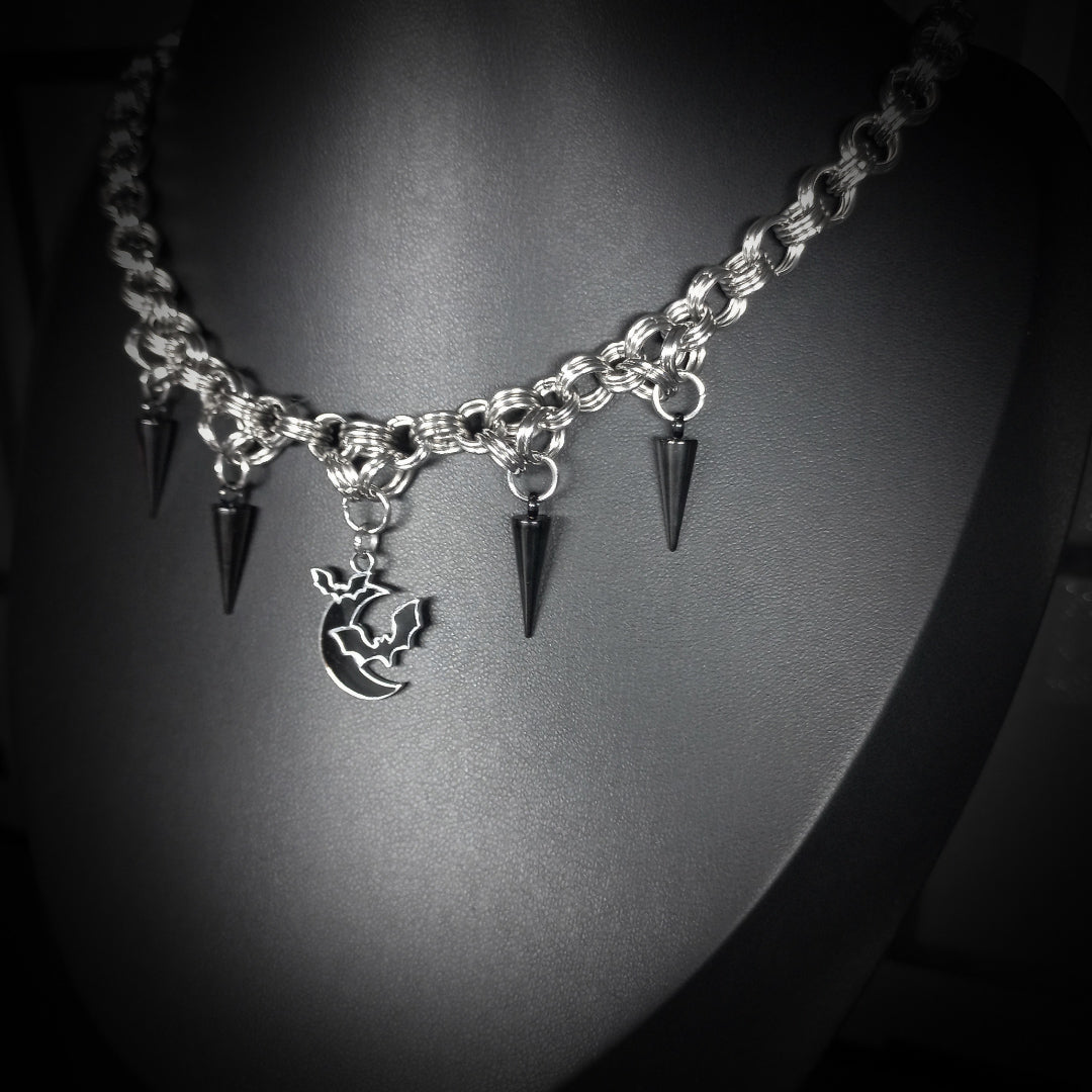 Collier Midnight – Moonbat Dark
