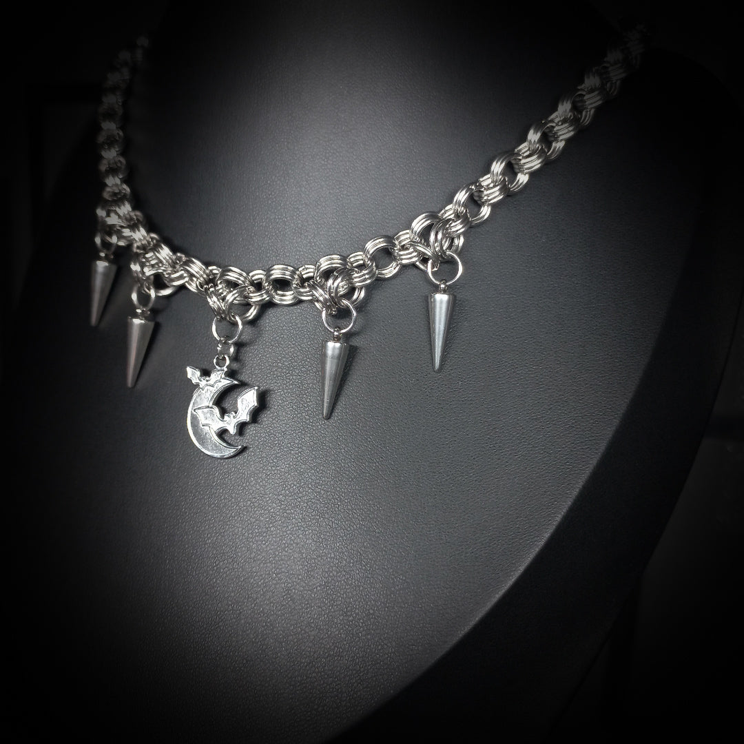 Collier Midnight – Moonbat Light