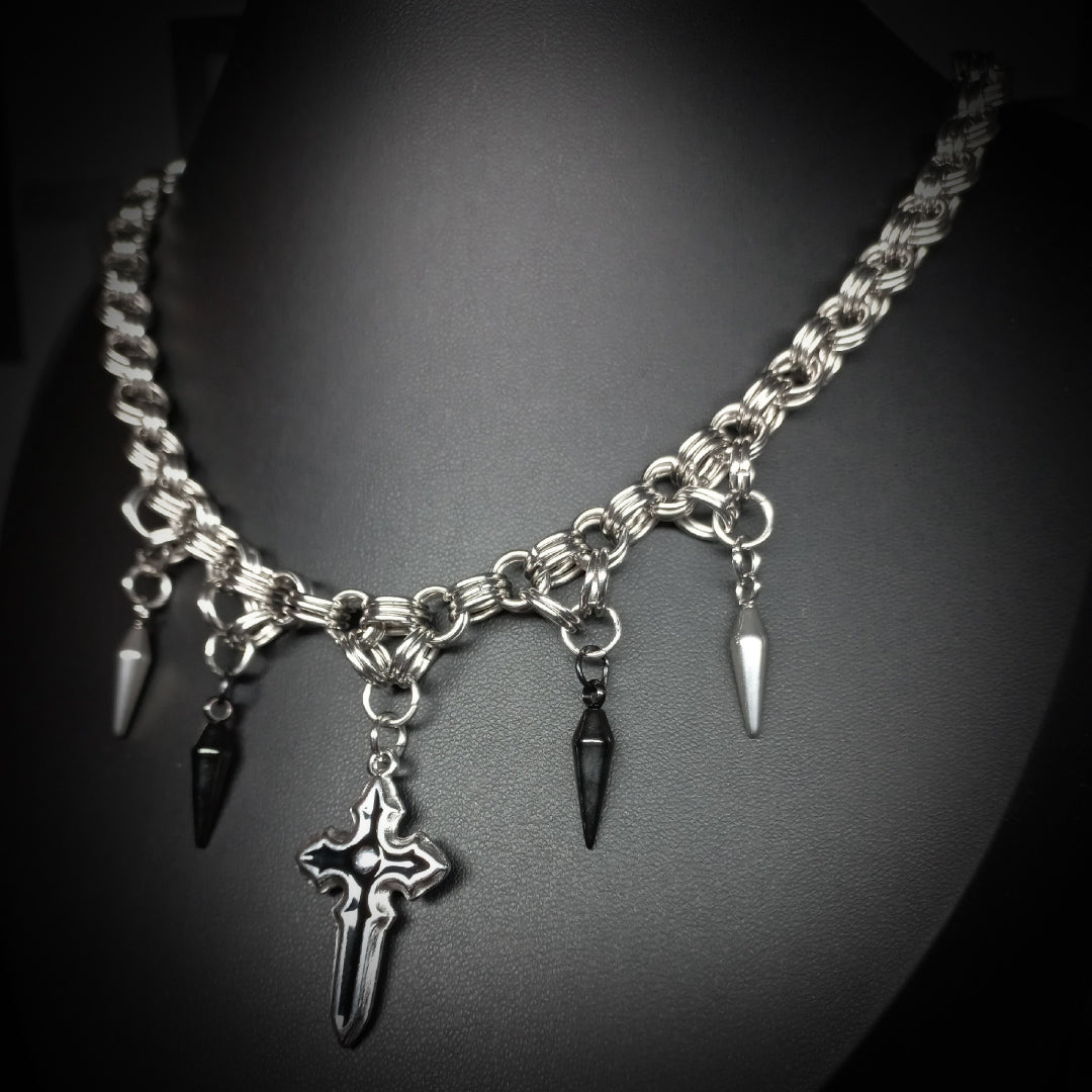Collier Midnight – Crucifix Obscur