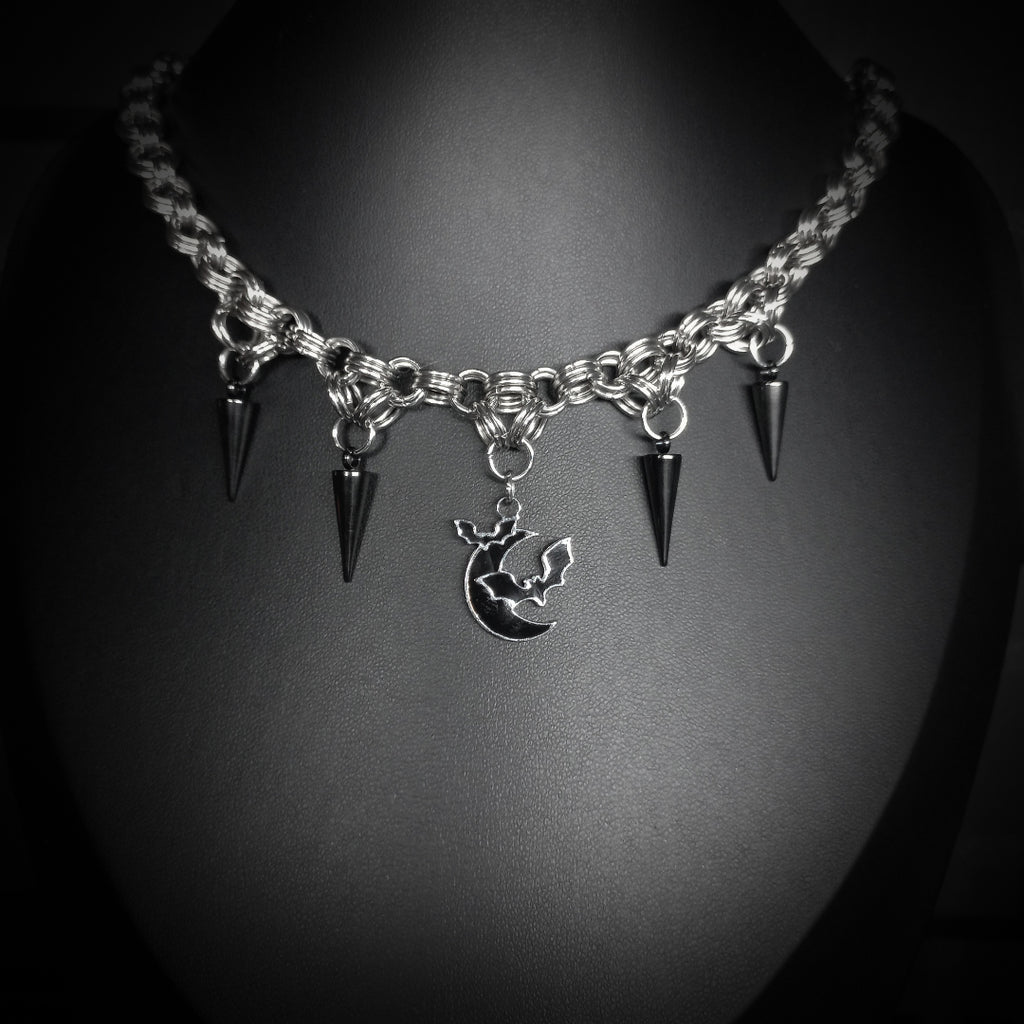 Collier Midnight – Moonbat Dark