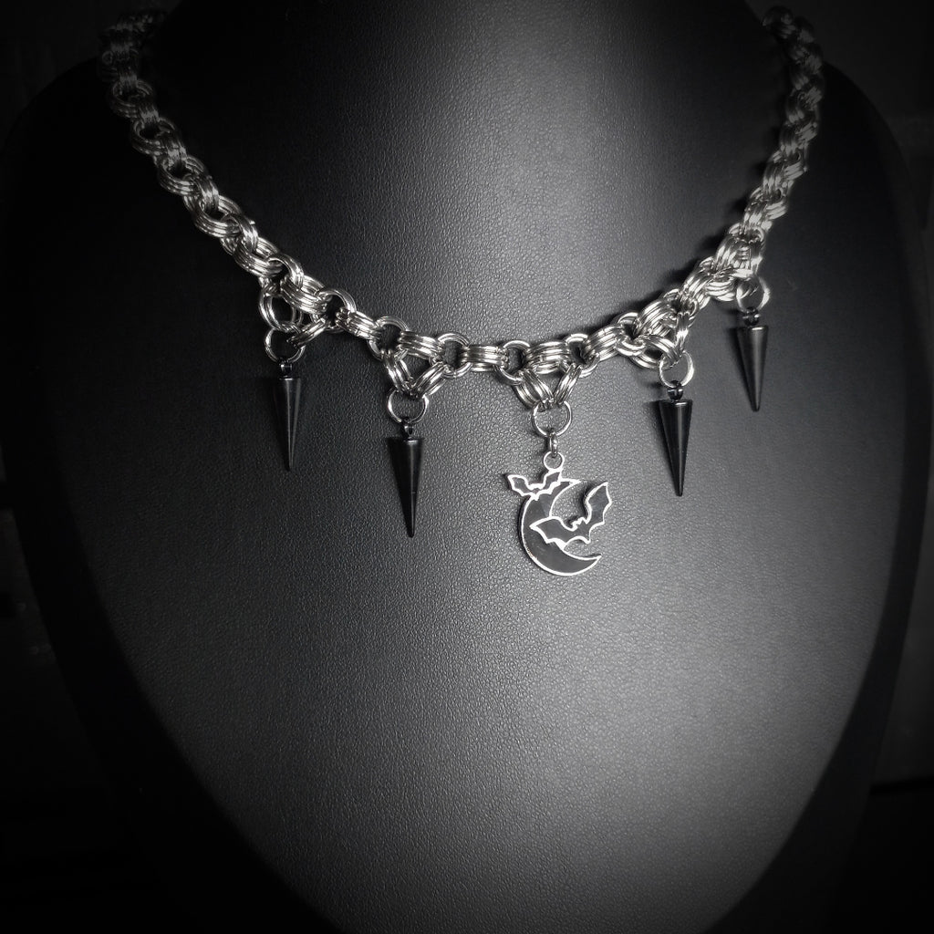 Collier Midnight – Moonbat Dark