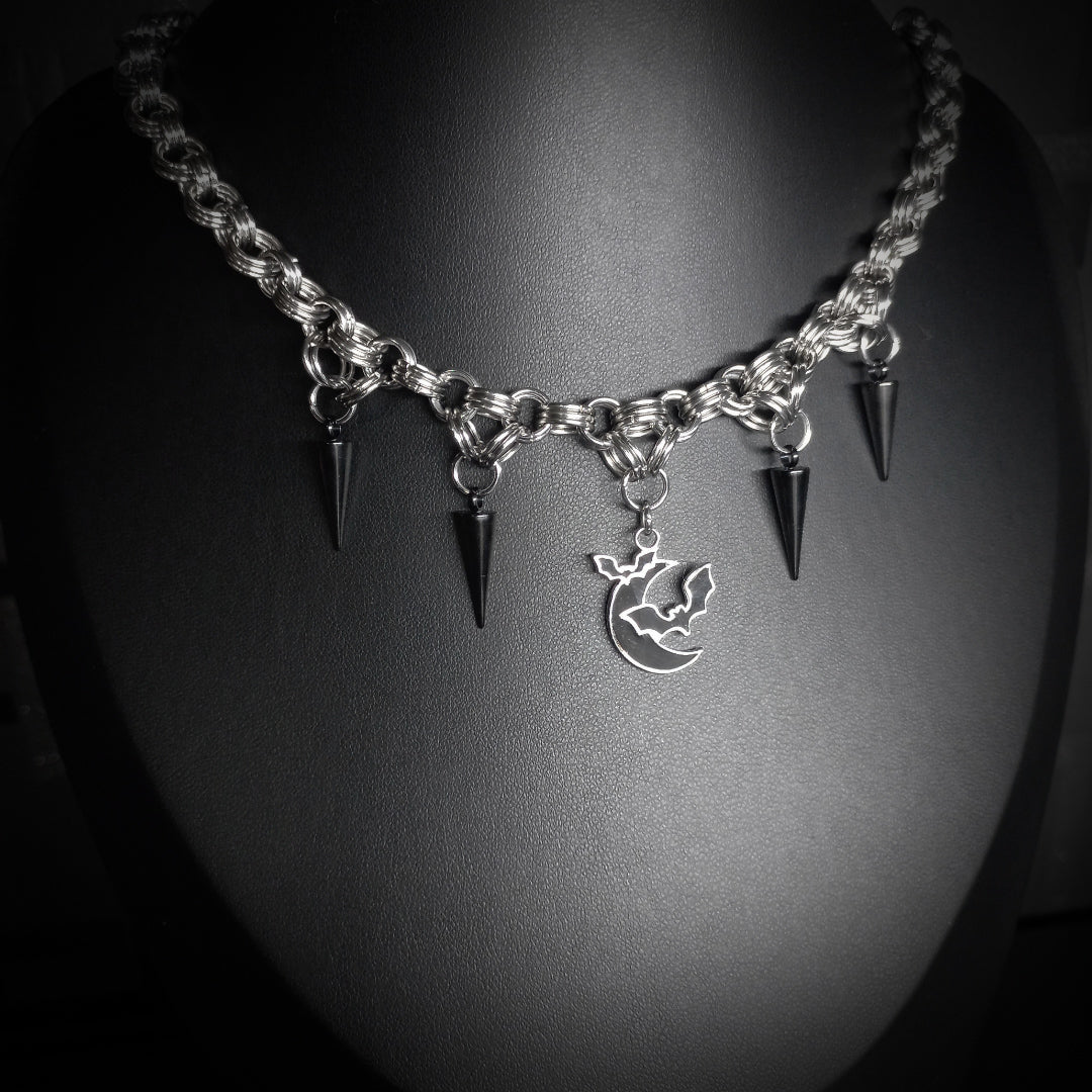 Collier Midnight – Moonbat Dark